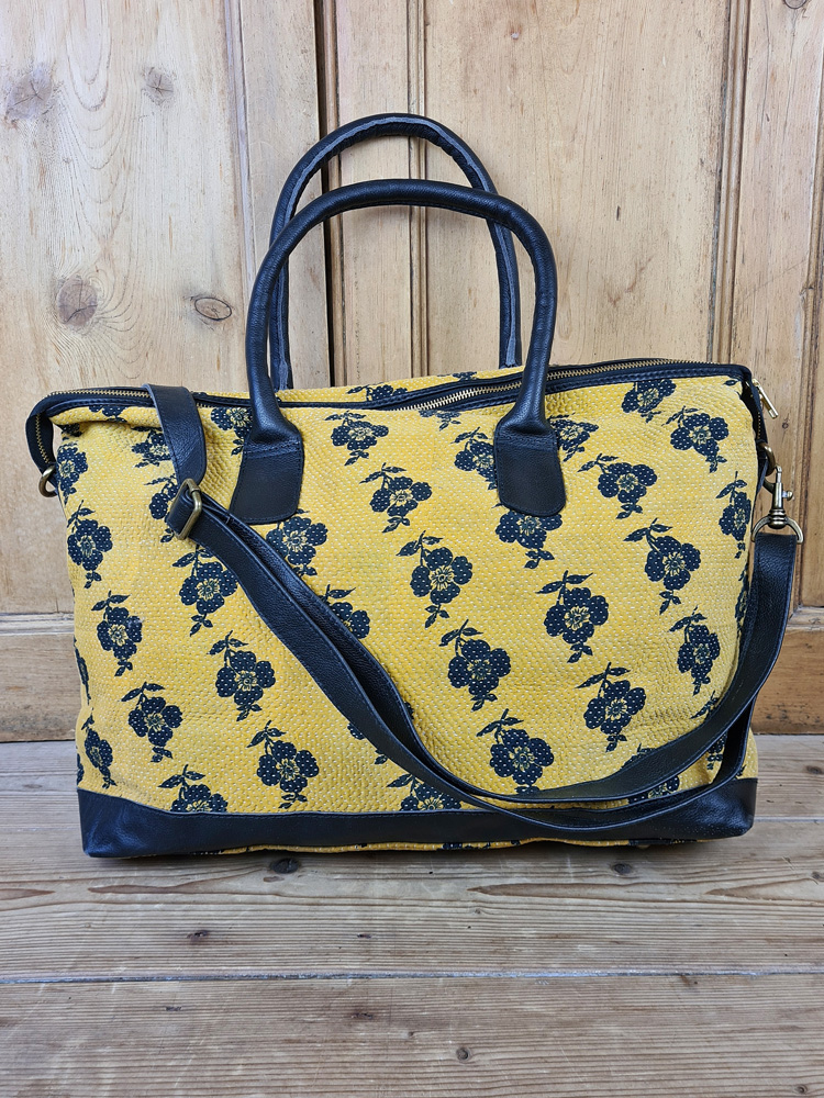 Overnight tote bag cream and neutrals