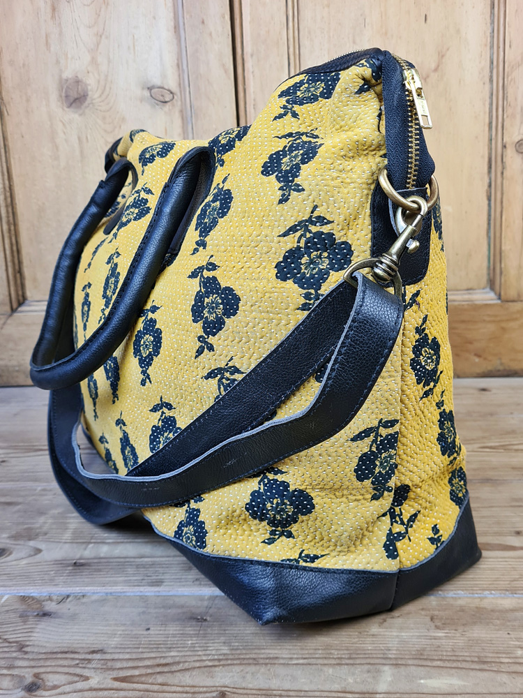 Overnight tote bag cream and neutrals
