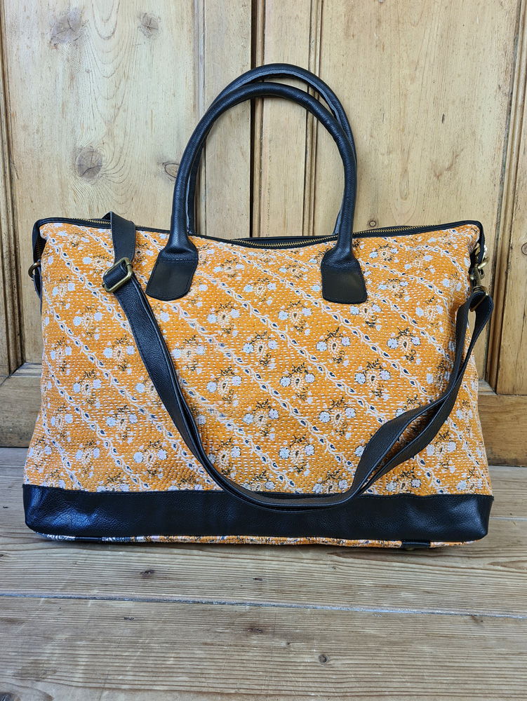 Overnight tote bag cream and neutrals