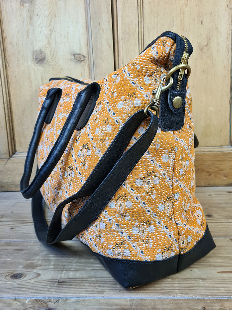 Overnight tote bag cream and neutrals