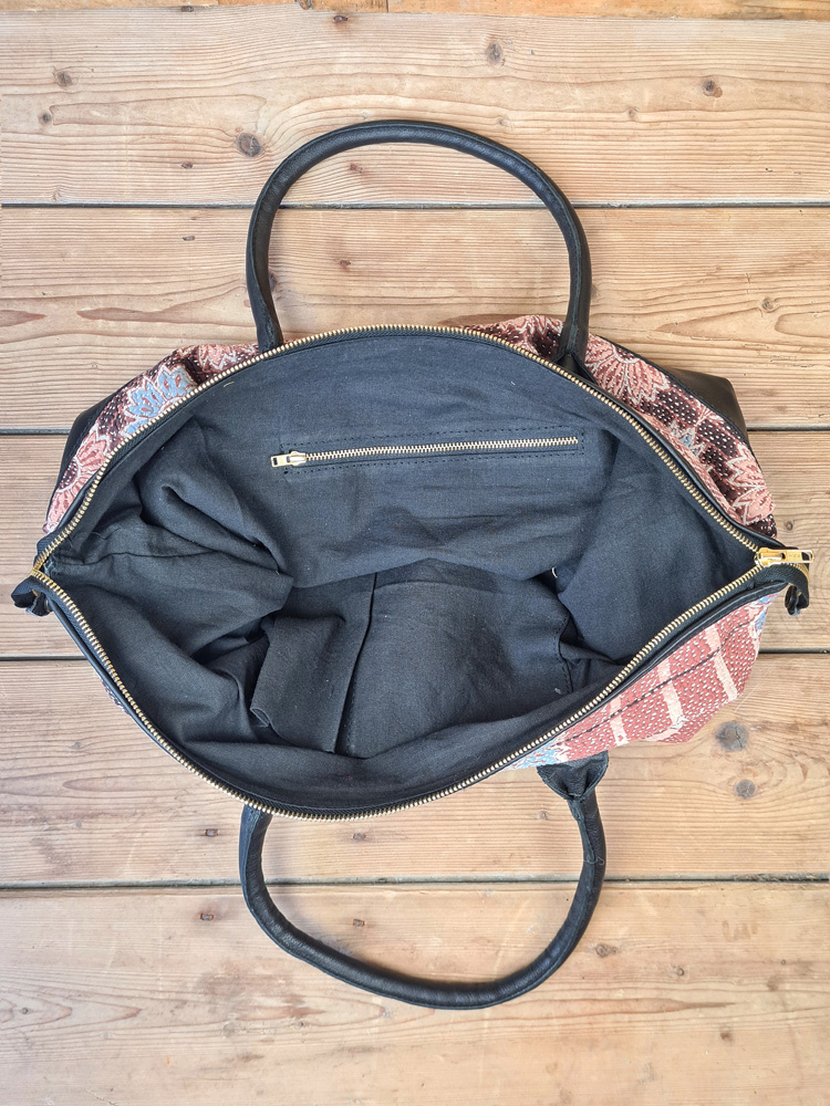 Overnight tote bag inn