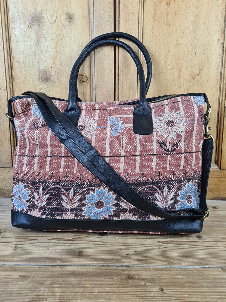 Overnight tote bag reds and pinks