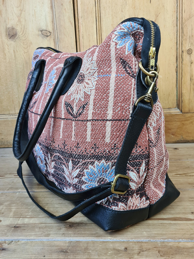 Overnight tote bag reds and pinks