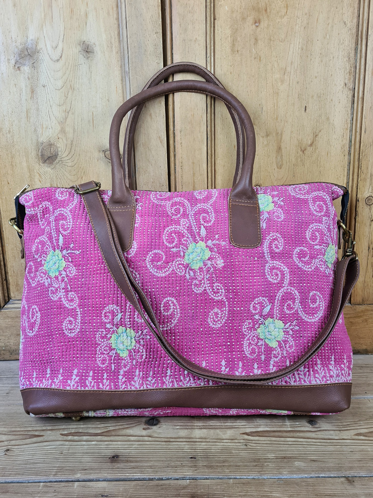 Overnight tote bag reds and pinks
