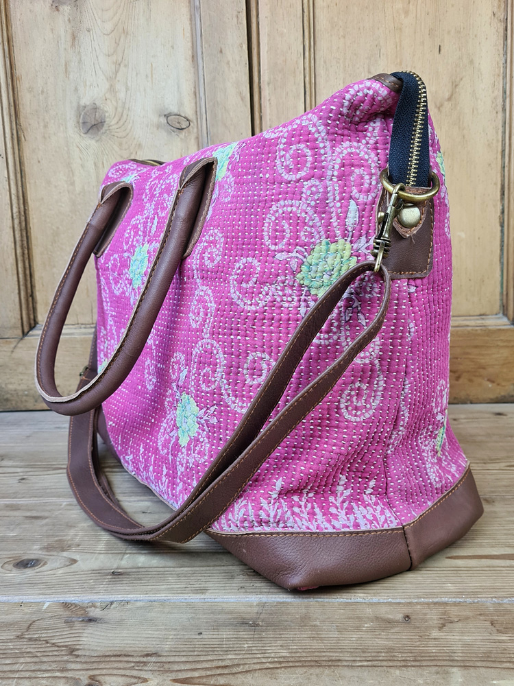 Overnight tote bag reds and pinks